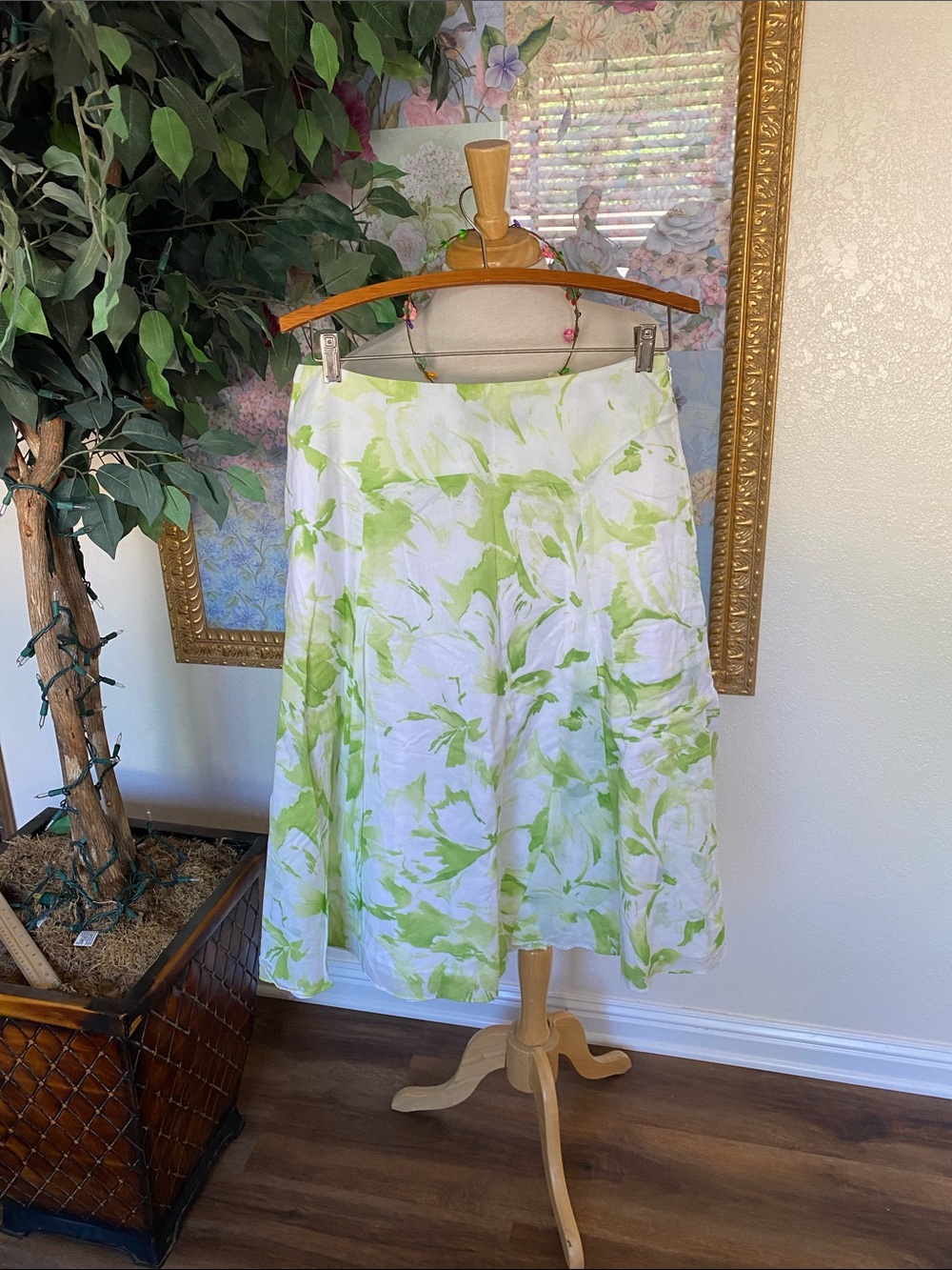Jones New York White and Light Green Floral A-Line Skirt